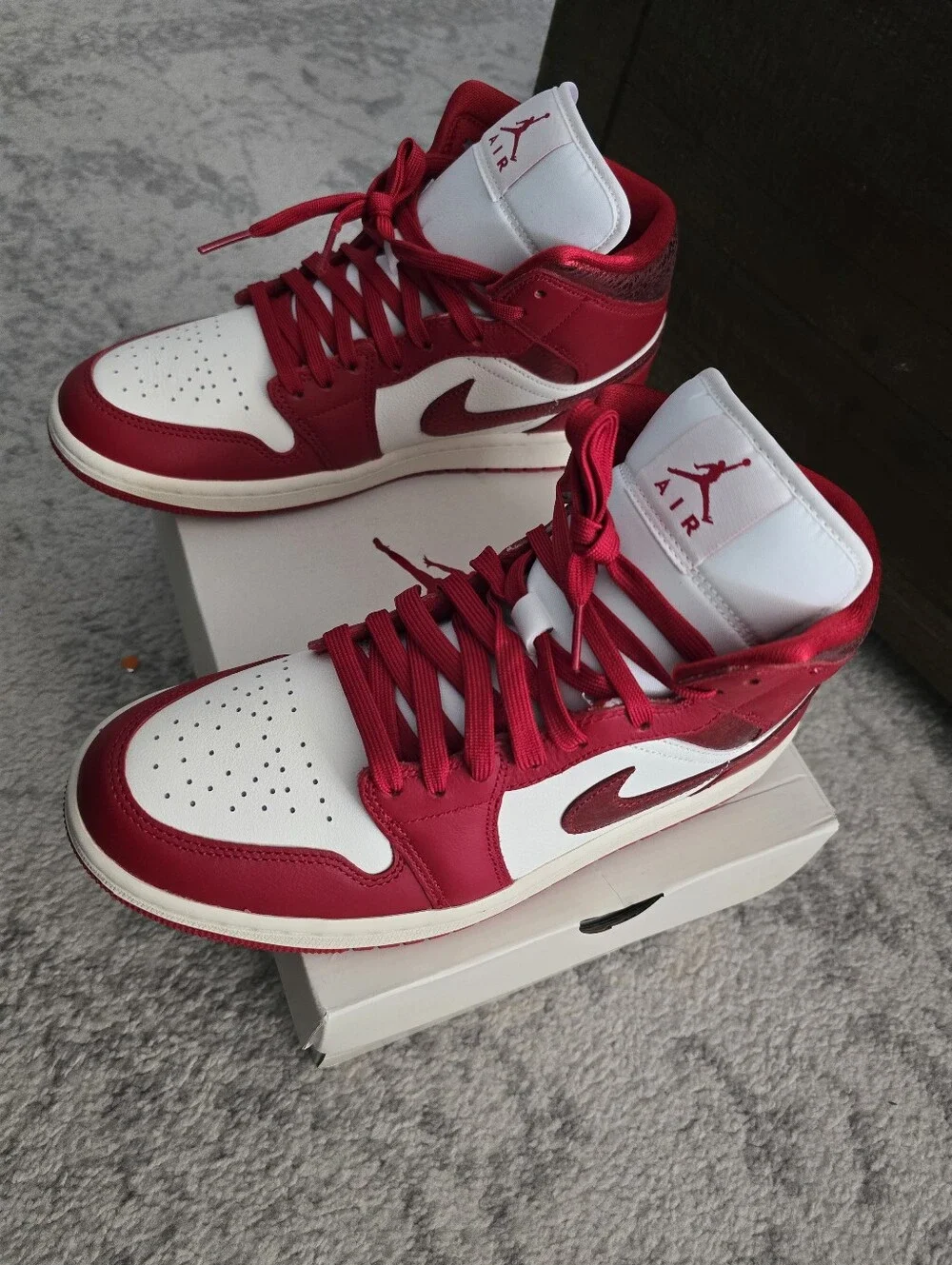 New Air Jordan 1 Mid SE Women's Size 10
